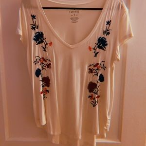 Flower embroidered tee